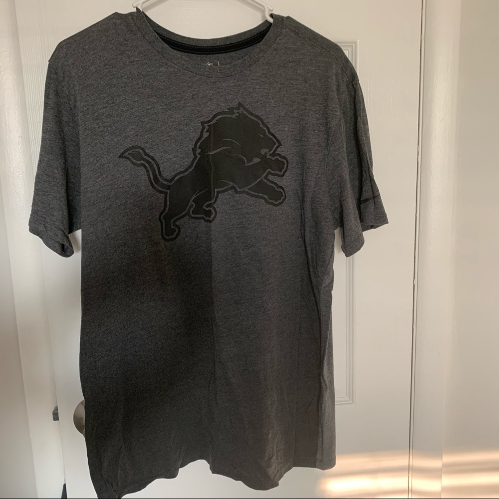 Detroit lions shirt